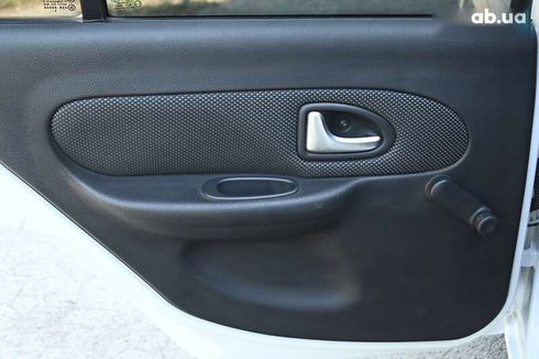 Renault Clio 2010 - фото 23