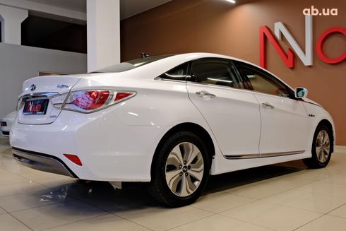 Hyundai Sonata 2014 белый - фото 10