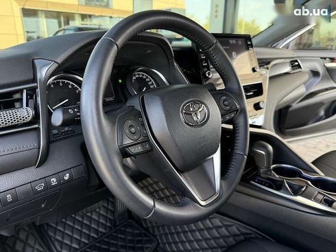 Toyota Camry 2022 - фото 25