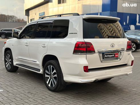 Toyota Land Cruiser 2008 белый - фото 7