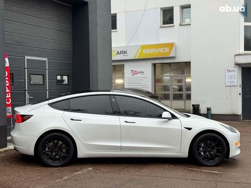 Tesla Model 3 2022 - фото 11