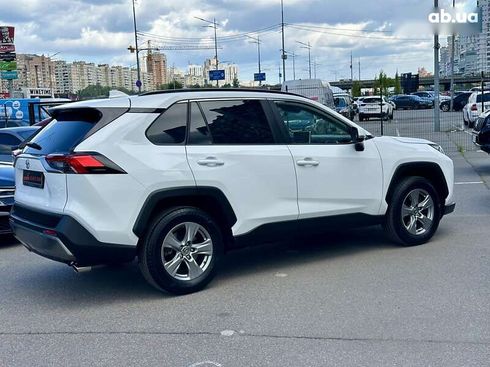 Toyota RAV4 2022 - фото 18