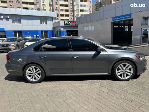 Volkswagen Passat 2018 серый - фото 20