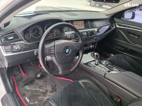 BMW 5 серия 2014 белый - фото 19