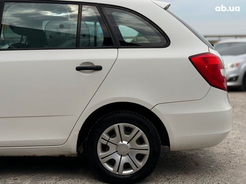 Skoda Fabia 2010 белый - фото 6