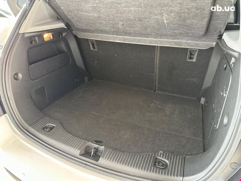 Chevrolet Trax 2017 белый - фото 11