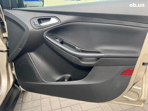 Ford Focus 2017 бежевый - фото 13