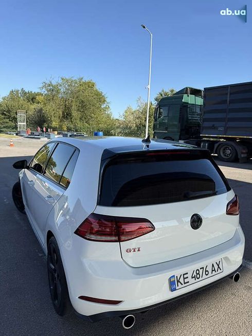 Volkswagen Golf GTI 2020 - фото 7