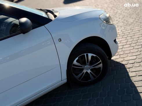 Skoda Fabia 2013 белый - фото 12