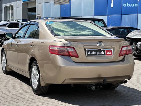 Toyota Camry 2007 бежевый - фото 9