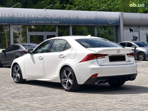 Lexus IS 2017 - фото 8