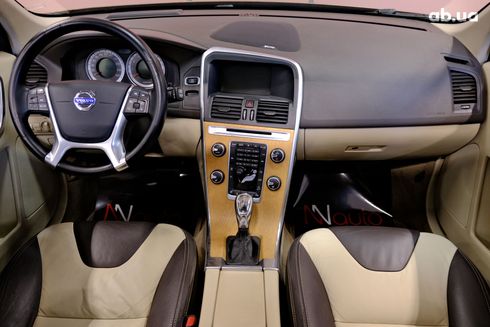 Volvo XC60 2012 бежевый - фото 7