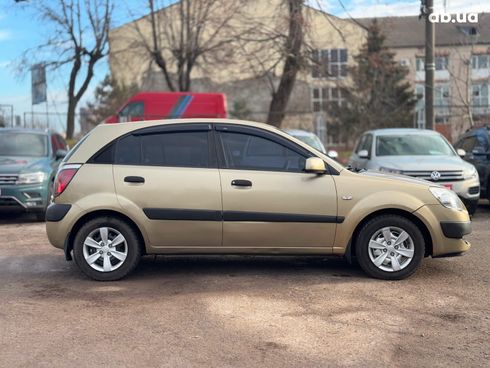 Kia Rio 2008 бежевый - фото 14