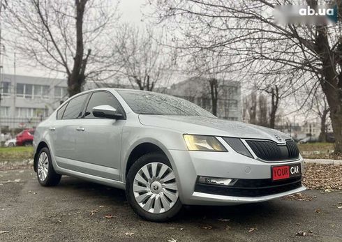 Skoda Octavia 2017 - фото 13