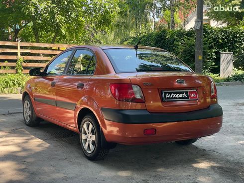 Kia Rio 2008 оранжевый - фото 9