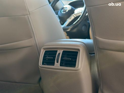 Nissan Rogue 2017 красный - фото 23
