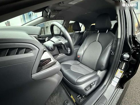 Toyota Camry 2023 - фото 18