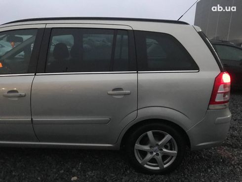 Opel Zafira 2010 серый - фото 4