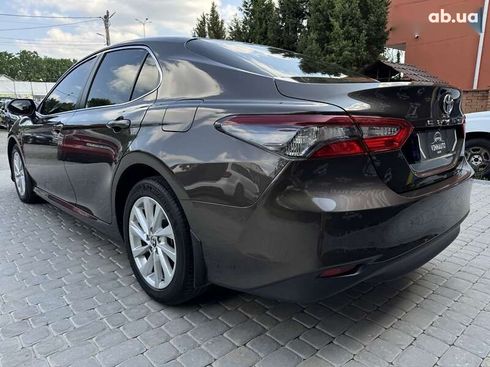Toyota Camry 2021 - фото 12