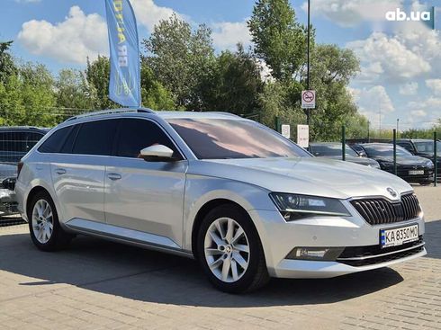 Skoda Superb 2019 - фото 5