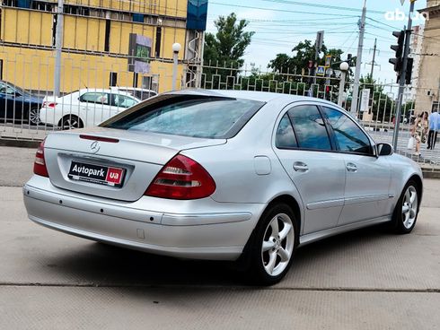 Mercedes-Benz E-Класс 2003 серый - фото 12