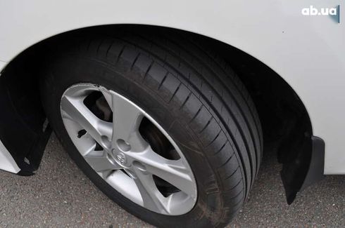 Toyota Auris 2011 - фото 15