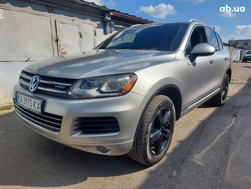 Volkswagen Touareg 2011 серебристый - фото 6
