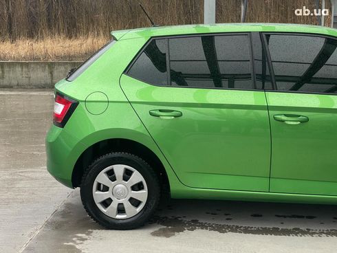 Skoda Fabia 2016 зеленый - фото 7