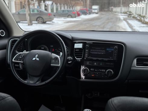 Mitsubishi Outlander 2014 белый - фото 29