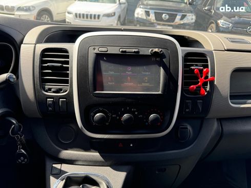 Renault Trafic 2016 серый - фото 26