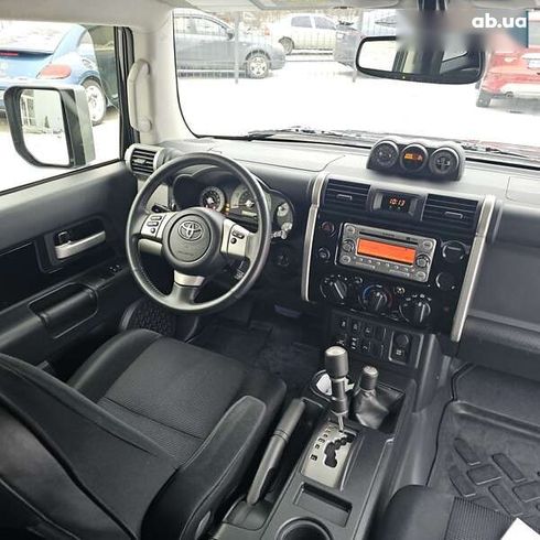 Toyota FJ Cruiser 2013 - фото 23