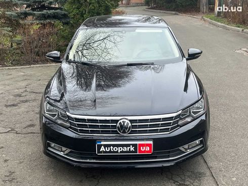 Volkswagen Passat 2018 черный - фото 2