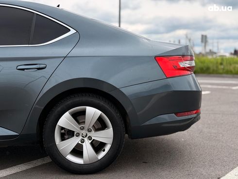 Skoda Superb 2019 серый - фото 6
