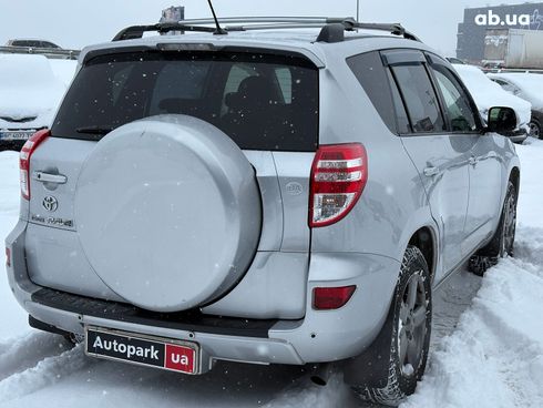 Toyota RAV4 2012 серый - фото 7