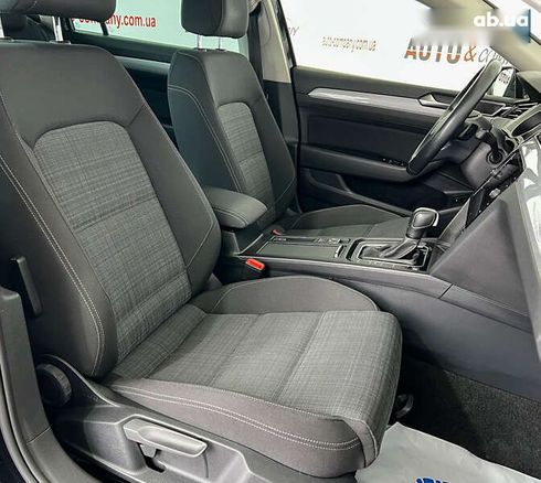 Volkswagen Passat 2021 - фото 16
