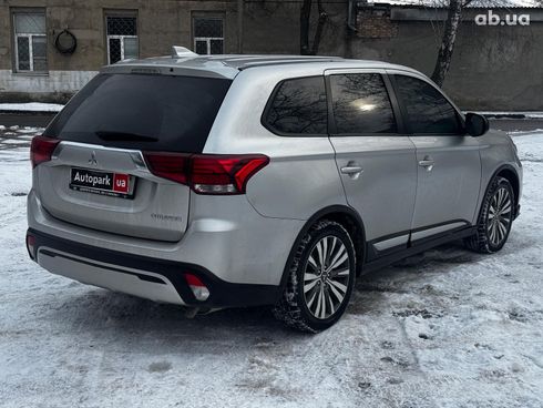 Mitsubishi Outlander 2019 серый - фото 7