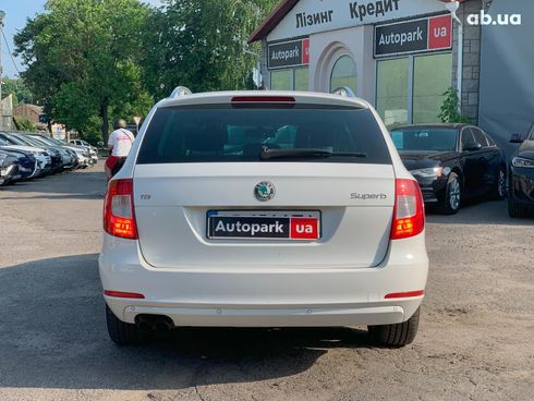 Skoda Superb 2011 белый - фото 6