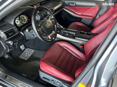 Lexus IS 2017 - фото 20