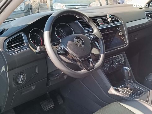 Volkswagen Tiguan 2021 серый - фото 20