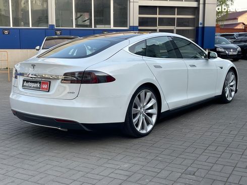 Tesla Model S 2015 белый - фото 5