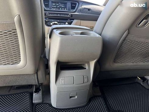Kia Carnival 2014 - фото 25