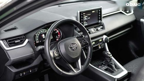 Toyota RAV4 2021 - фото 13