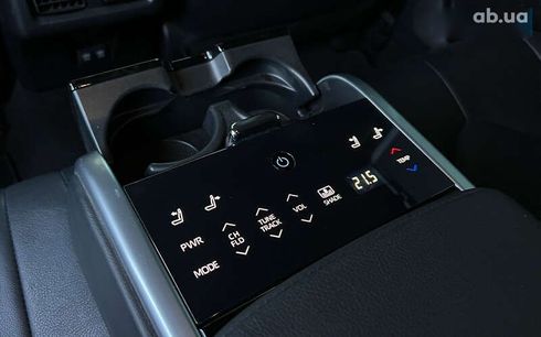 Toyota Camry 2019 - фото 11
