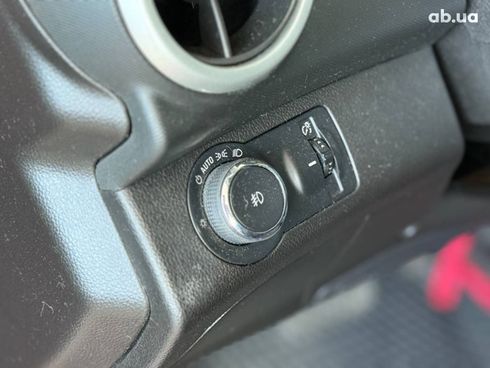 Chevrolet Sonic 2018 красный - фото 14