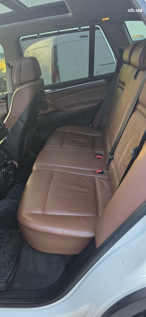 BMW X5 M 2011 белый - фото 6