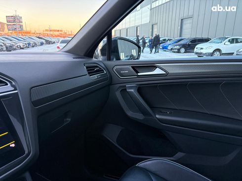 Volkswagen Tiguan 2020 черный - фото 30