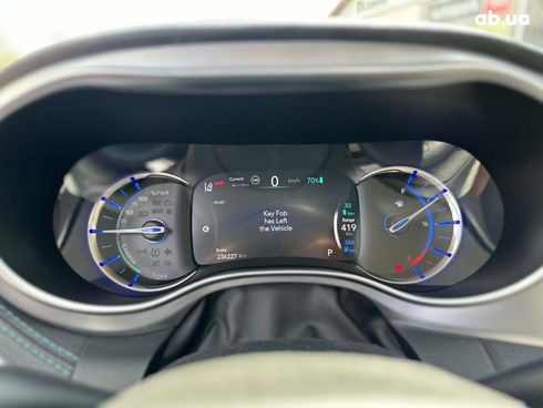 Chrysler Pacifica 2017 красный - фото 87