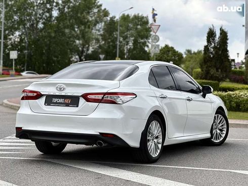 Toyota Camry 2018 - фото 15