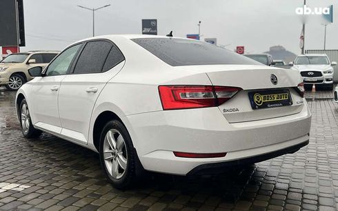 Skoda Superb 2018 - фото 5