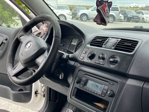 Skoda Fabia 2014 белый - фото 15